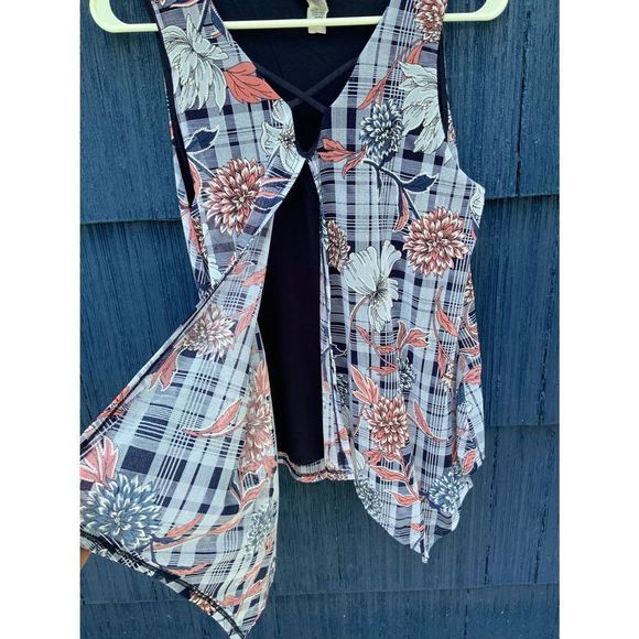 Plaid Floral Patten Blouse - Picture 3 of 8